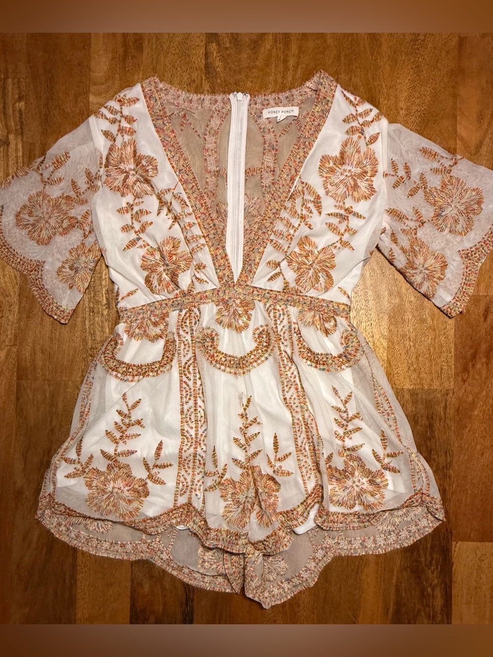 Honey Punch 'As You Wish' Embroidered Lace Boho Romper - Cream/Gold - Size M